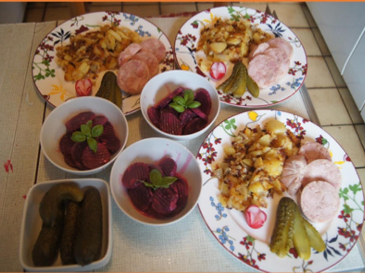 Sülze mit herzhaften Bratkartoffeln, Gewürzgurken und Rote Bete Salat - Rezept - Bild Nr. 31