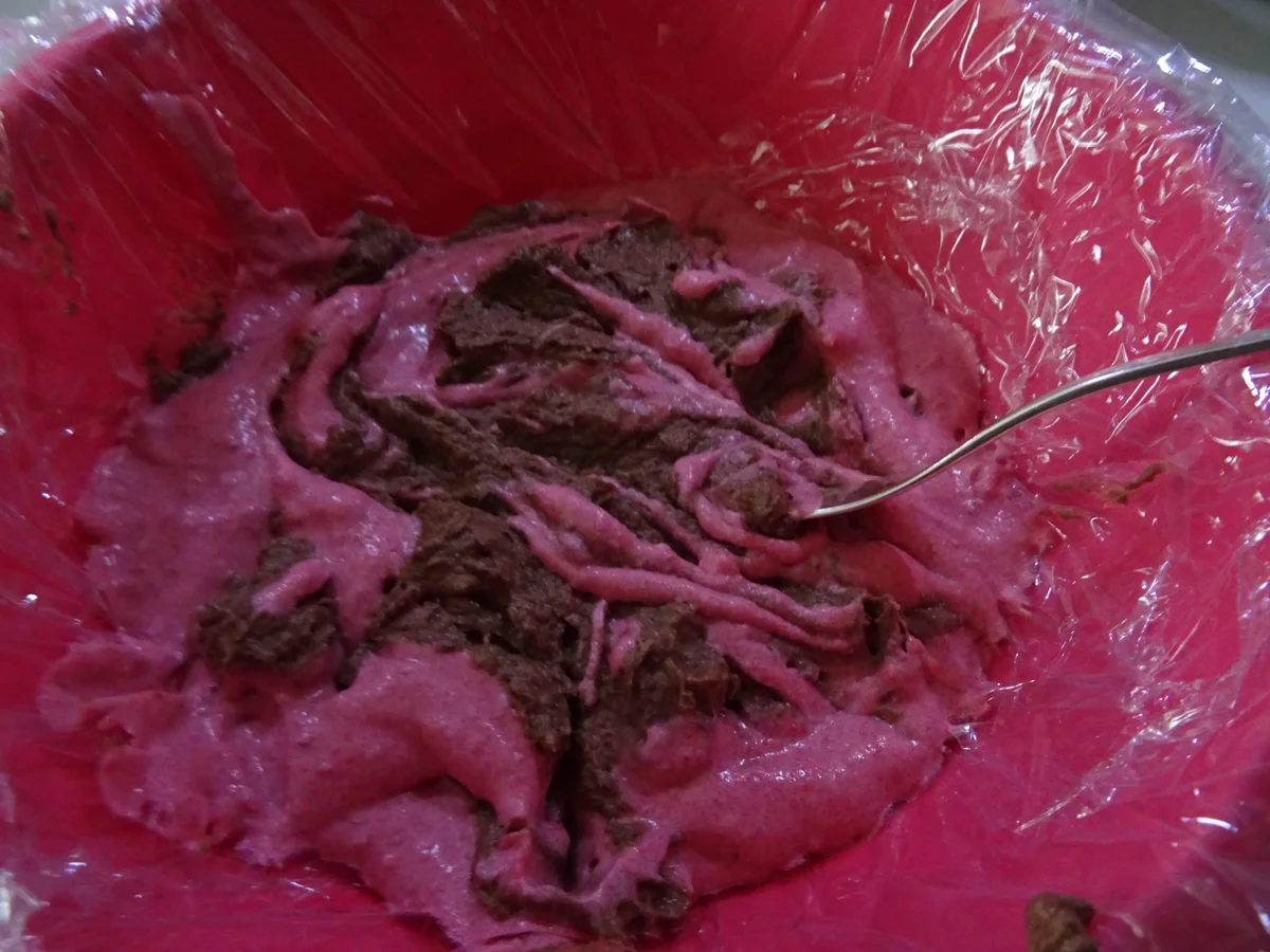 Rezept: Kirsch-Mousse mit Schoko-Strudel Bild Nr. 3 Kirsch-Mousse mit Schoko-Strudel - Rezept - Bild Nr. 3