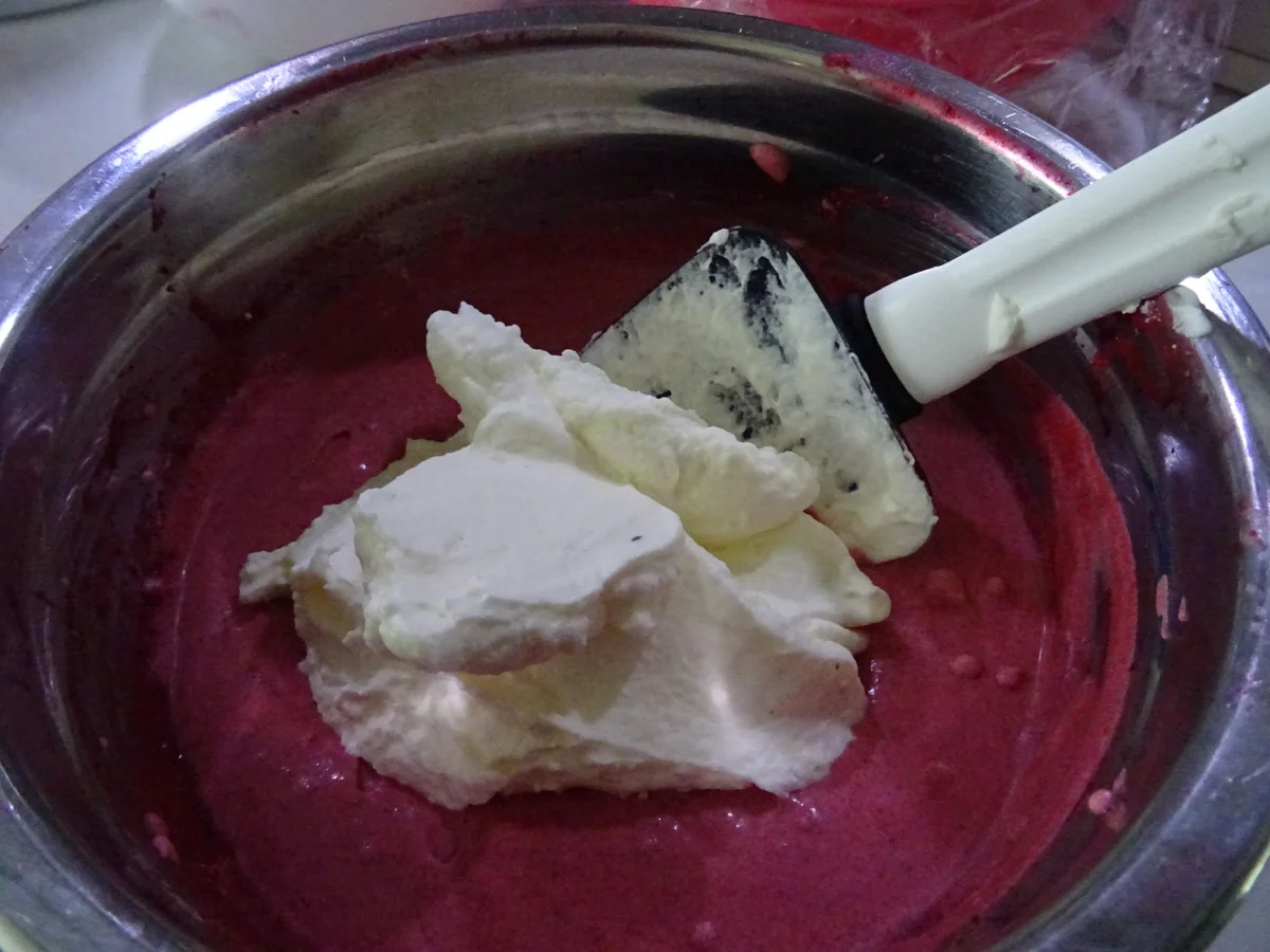 Rezept: Kirsch-Mousse mit Schoko-Strudel Bild Nr. 5 Kirsch-Mousse mit Schoko-Strudel - Rezept - Bild Nr. 5