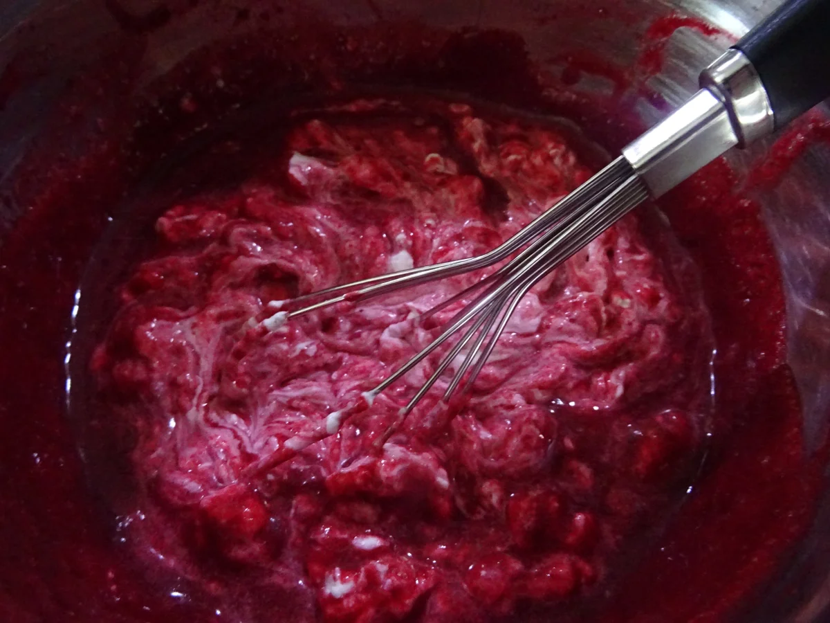 Rezept: Kirsch-Mousse mit Schoko-Strudel Bild Nr. 6 Kirsch-Mousse mit Schoko-Strudel - Rezept - Bild Nr. 6