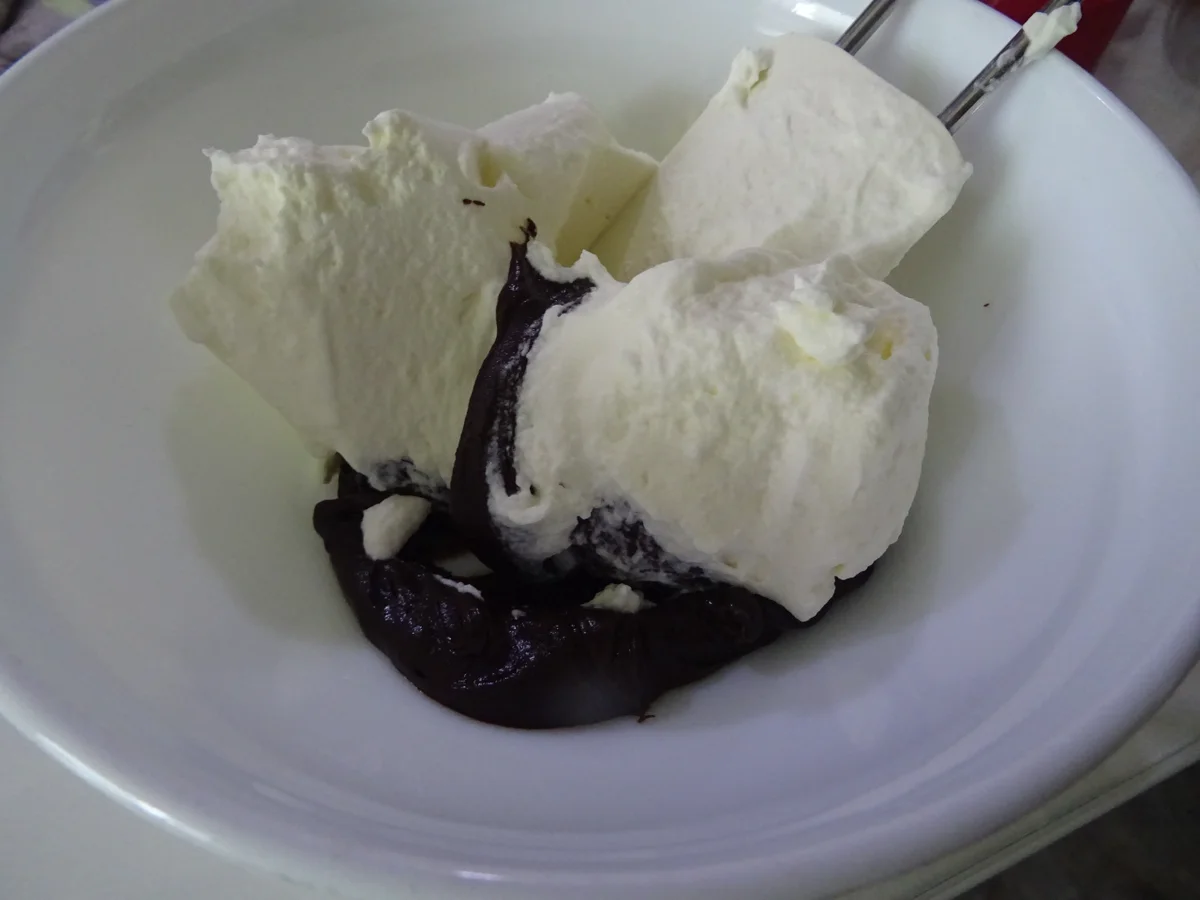 Rezept: Kirsch-Mousse mit Schoko-Strudel Bild Nr. 8 Kirsch-Mousse mit Schoko-Strudel - Rezept - Bild Nr. 8