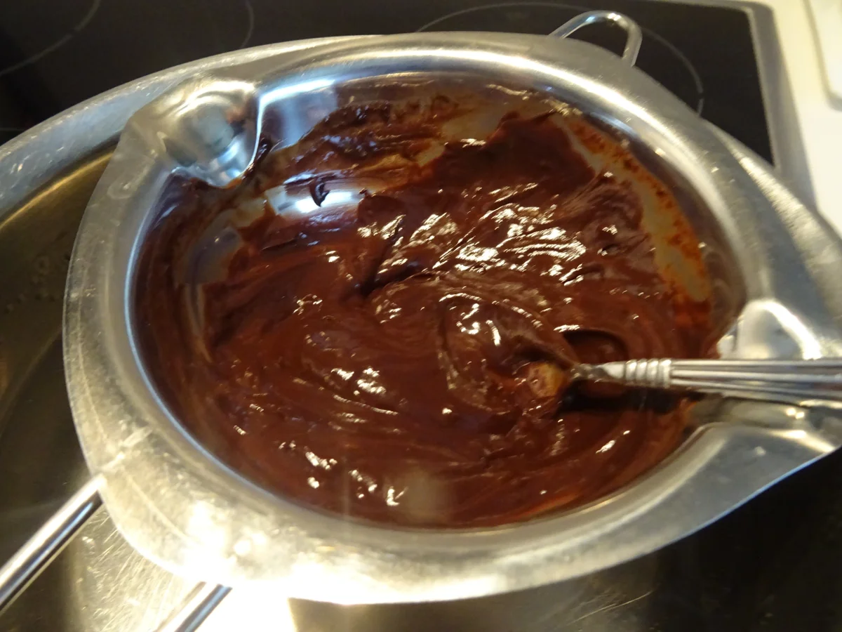 Rezept: Kirsch-Mousse mit Schoko-Strudel Bild Nr. 9 Kirsch-Mousse mit Schoko-Strudel - Rezept - Bild Nr. 9