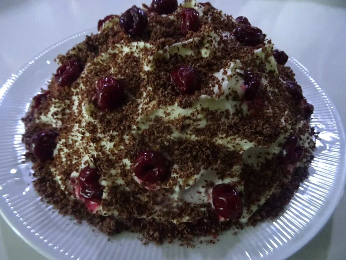 Rezept: Kirsch-Mousse mit Schoko-Strudel Bild Nr. 11 Kirsch-Mousse mit Schoko-Strudel - Rezept - Bild Nr. 11