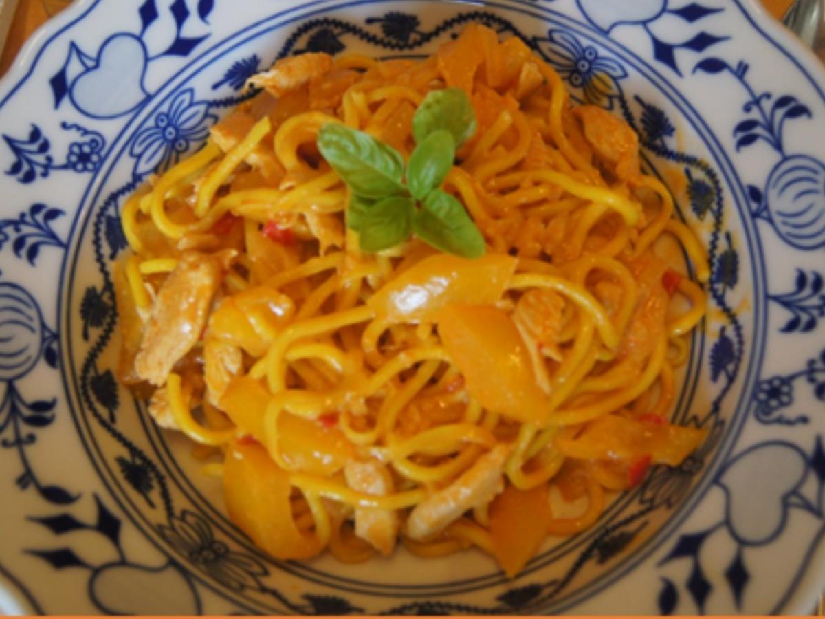 Rotes Thai-Curry mit Mie-Nudeln - Rezept - kochbar.de