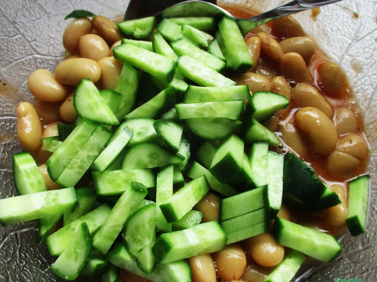 Frisch-feuriger Salat mit großen weißen Bohnen - Rezept - Bild Nr. 4