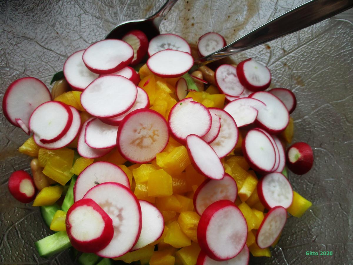 Frisch-feuriger Salat mit großen weißen Bohnen - Rezept - Bild Nr. 6