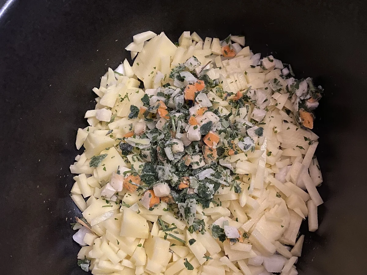 Rezept: Crockpot: Deftige Erbsensuppe mit Würstchen Bild Nr. 3 Crockpot: Deftige Erbsensuppe mit Würstchen - Rezept - Bild Nr. 3