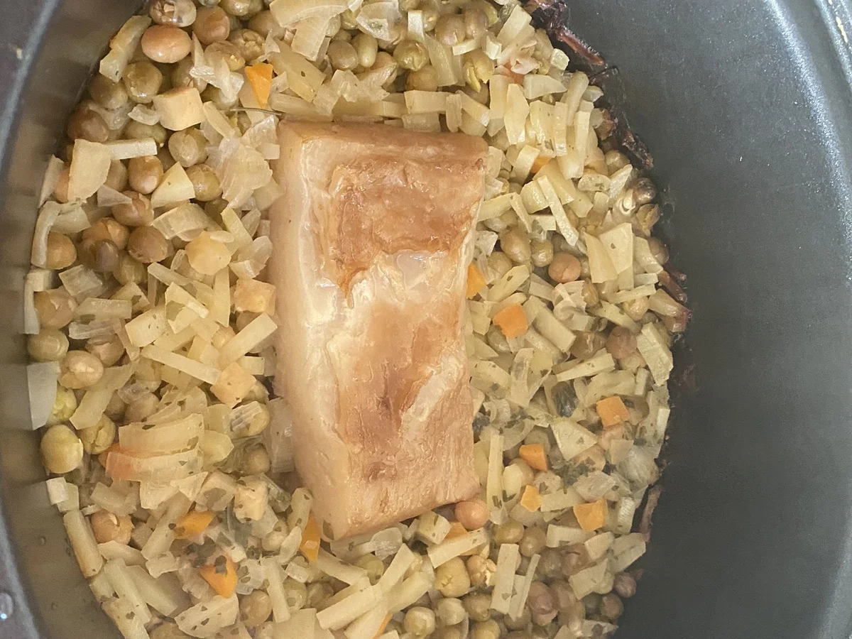 Rezept: Crockpot: Deftige Erbsensuppe mit Würstchen Bild Nr. 5 Crockpot: Deftige Erbsensuppe mit Würstchen - Rezept - Bild Nr. 5