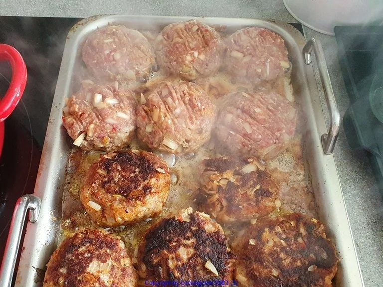 BIG Frikadelle begleitet von jungem Wirsing - Rezept - Bild Nr. 11031