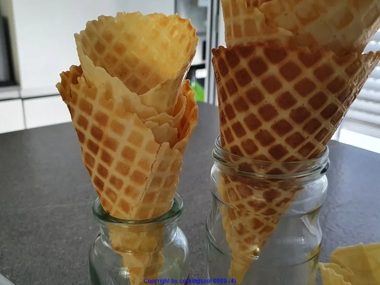 Rezept: Eiswaffeln (Butter Karamel Geschmack) Bild Nr. 4 Eiswaffeln (Butter Karamel Geschmack) - Rezept - Bild Nr. 4