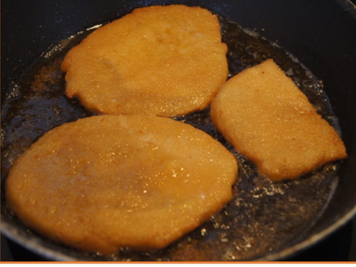 Wiener Schnitzel vom Schwein mit Butter-Buschbohnen, Honig-Möhren-Sticks und Drilrillingen - Rezept - Bild Nr. 4