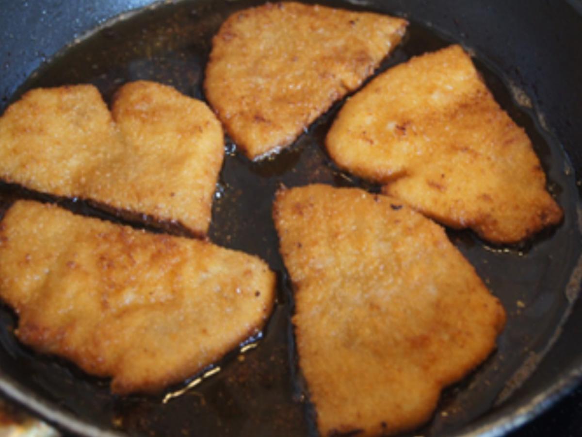 Wiener Schnitzel vom Schwein mit Butter-Buschbohnen, Honig-Möhren-Sticks und Drilrillingen - Rezept - Bild Nr. 6