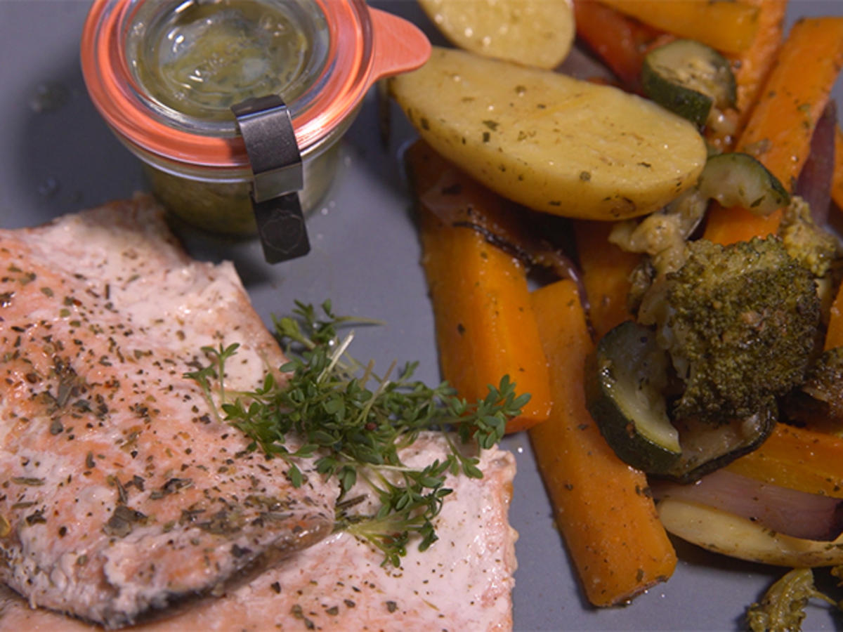 Saiblingfilet mit Ofengemüse und Senf-Dill-Dressing - Rezept - Bild Nr. 11065