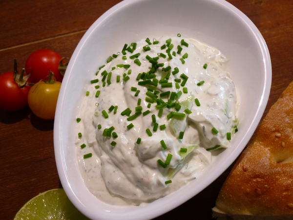 Tzatziki Leckeres Tzatziki mit oder ohne Knoblauch - Rezept mit Bild ...