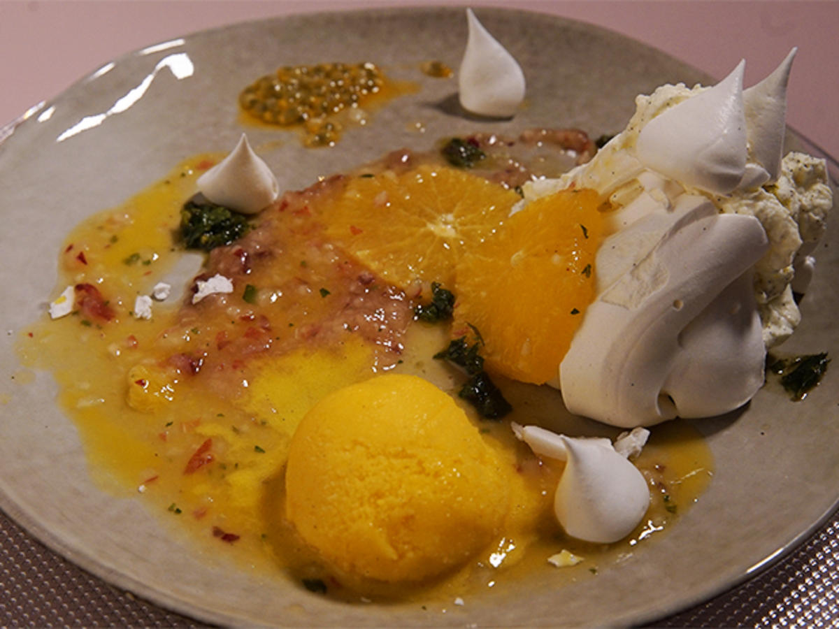 Pavlova / Mango-Passionsfrucht-Sorbet / gelbe Früchte - Rezept - kochbar.de