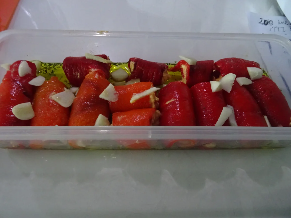 Rezept: Paprika-Röllchen in Öl und Auberginen-Scheiben gefüllt Bild Nr. 4 Paprika-Röllchen in Öl und Auberginen-Scheiben gefüllt - Rezept - Bild Nr. 4