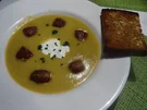 Sellerie-Suppe mit Hackbällchen und Knoblauchbrot - Rezept - Bild Nr. 2