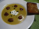 Sellerie-Suppe mit Hackbällchen und Knoblauchbrot - Rezept - Bild Nr. 2