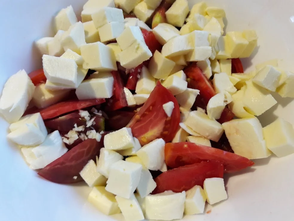 Rezept: Tomate-Mozzarella-Salat Bild Nr. 6 Tomate-Mozzarella-Salat - Rezept - Bild Nr. 6