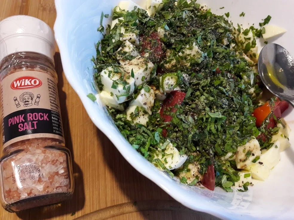 Rezept: Tomate-Mozzarella-Salat Bild Nr. 9 Tomate-Mozzarella-Salat - Rezept - Bild Nr. 9