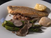 Doradenfilet mit frischen Trüffeln und Spargel-Gemüse - Rezept - Bild Nr. 2