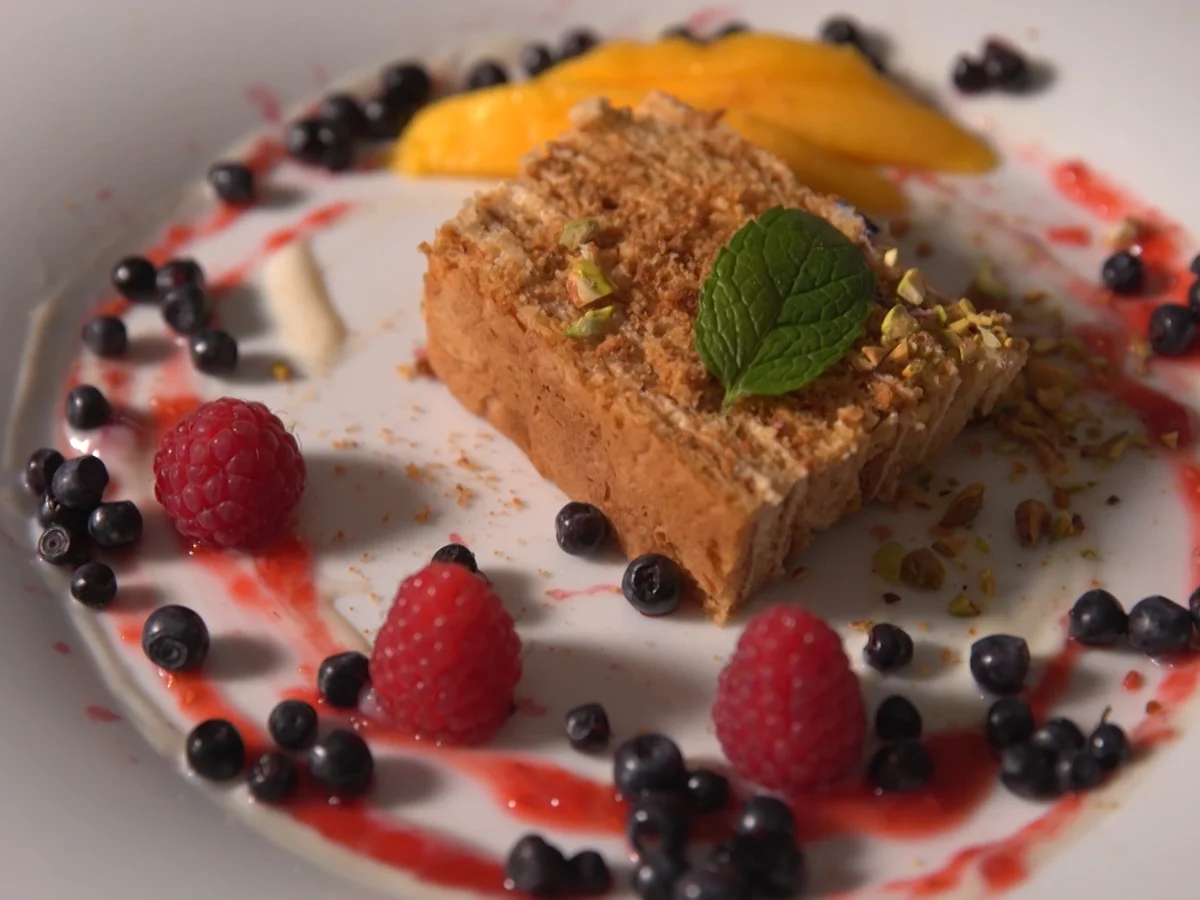 Medivik - Russische Honigtorte mit Früchten - Rezept - Bild Nr. 2