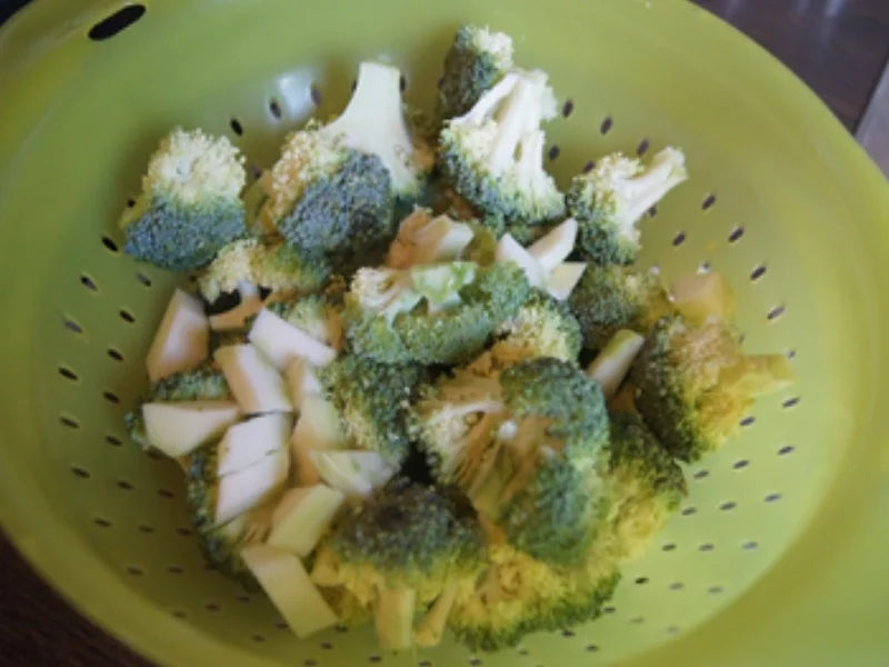 Rezept: Brokkoli-Tomaten-Omelett Bild Nr. 4 Brokkoli-Tomaten-Omelett - Rezept - Bild Nr. 4