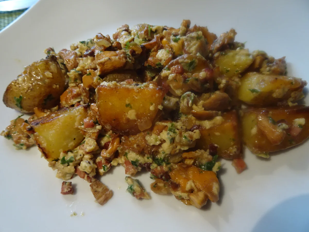 Rezept: Pfifferlings-Kartoffel-Pfanne mit Speck und Ei Bild Nr. 11079 Pfifferlings-Kartoffel-Pfanne mit Speck und Ei - Rezept - Bild Nr. 11079