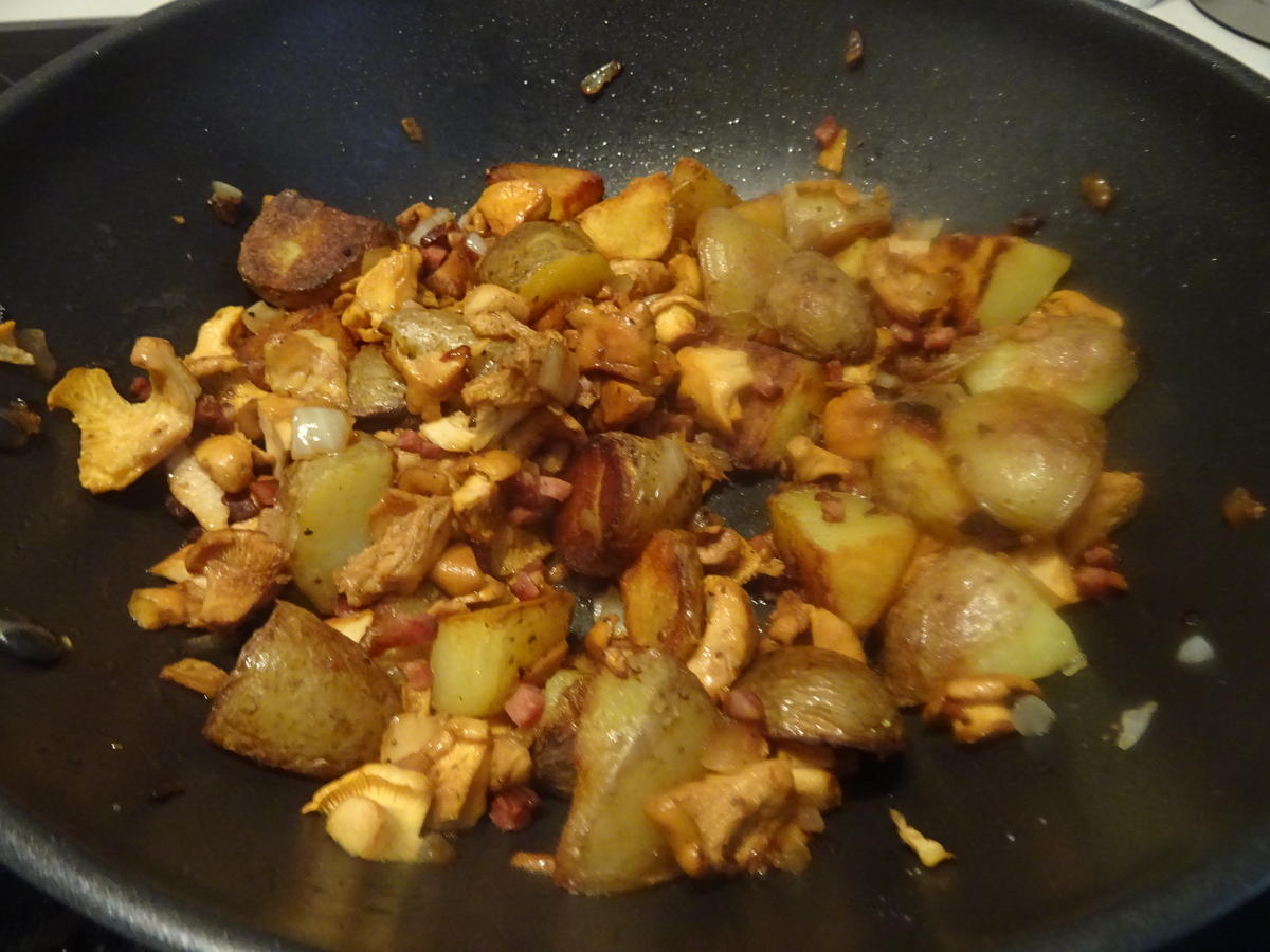 Pfifferlings-Kartoffel-Pfanne mit Speck und Ei - Rezept - Bild Nr. 11081