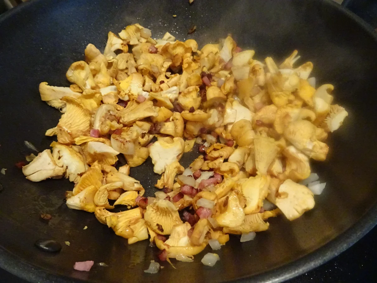 Rezept: Pfifferlings-Kartoffel-Pfanne mit Speck und Ei Bild Nr. 11082 Pfifferlings-Kartoffel-Pfanne mit Speck und Ei - Rezept - Bild Nr. 11082