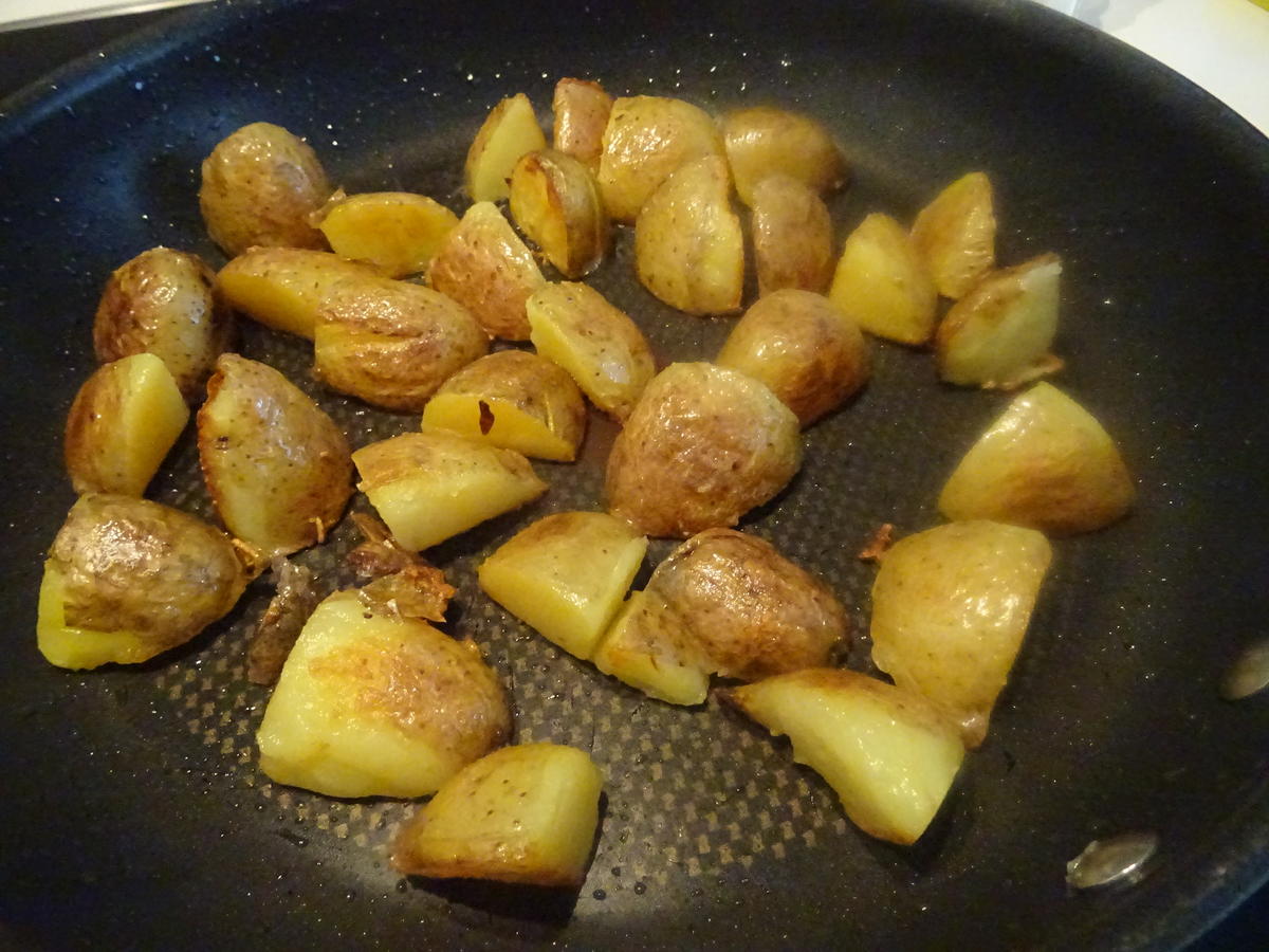 Pfifferlings-Kartoffel-Pfanne mit Speck und Ei - Rezept - Bild Nr. 11085