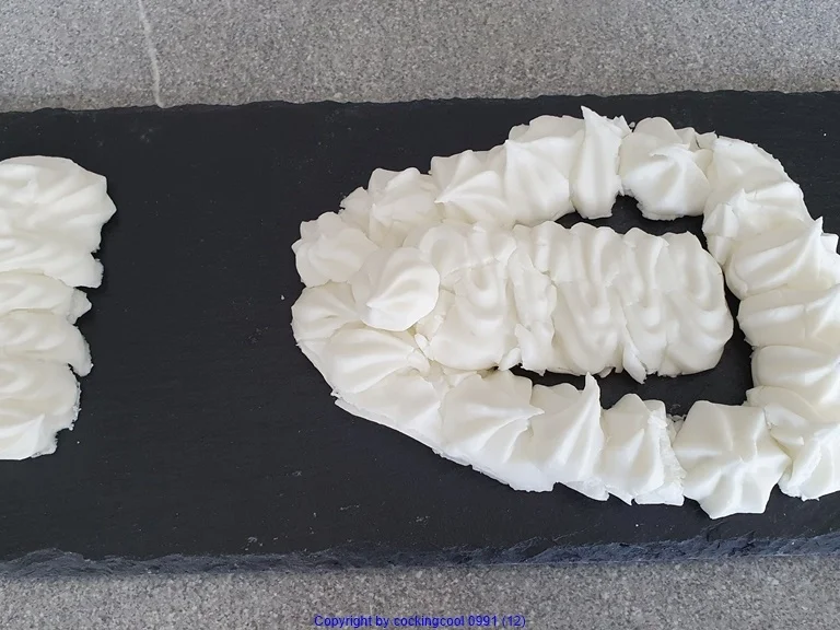 Rezept: Einfacher "Baiser oder Meringe Schwan" Ganz in Weiss = kochbar Challenge 8.0 (August 2020) Bild Nr. 11100 Einfacher "Baiser oder Meringe Schwan" Ganz in Weiss = kochbar Challenge 8.0 (August 2020) - Rezept - Bild Nr. 11100