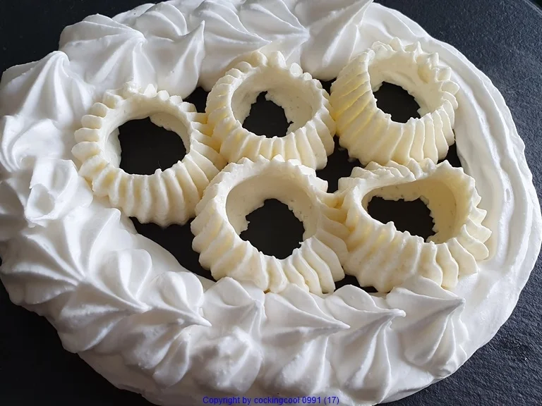 Rezept: Einfacher "Baiser oder Meringe Schwan" Ganz in Weiss = kochbar Challenge 8.0 (August 2020) Bild Nr. 11103 Einfacher "Baiser oder Meringe Schwan" Ganz in Weiss = kochbar Challenge 8.0 (August 2020) - Rezept - Bild Nr. 11103