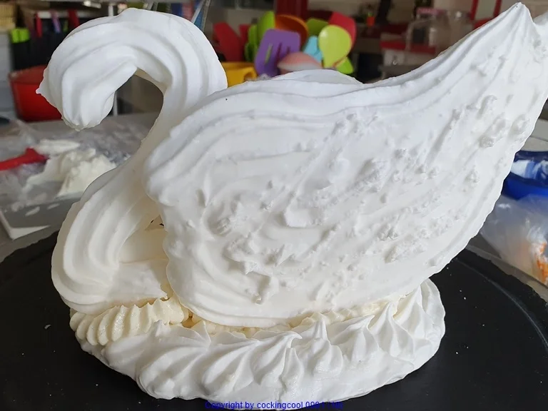 Rezept: Einfacher "Baiser oder Meringe Schwan" Ganz in Weiss = kochbar Challenge 8.0 (August 2020) Bild Nr. 11104 Einfacher "Baiser oder Meringe Schwan" Ganz in Weiss = kochbar Challenge 8.0 (August 2020) - Rezept - Bild Nr. 11104