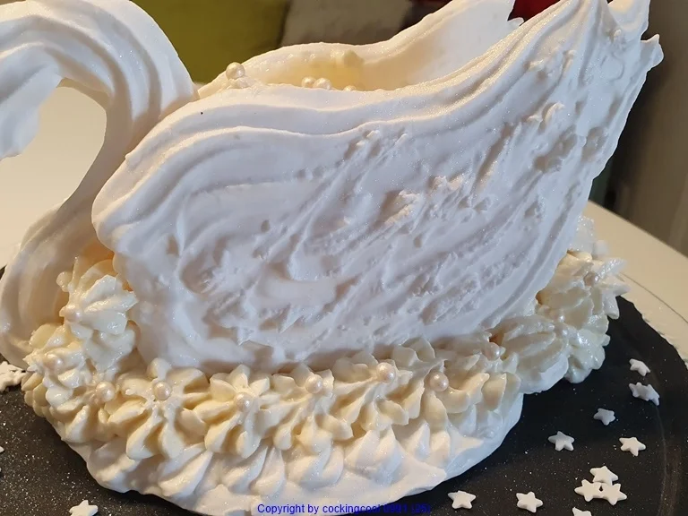 Rezept: Einfacher "Baiser oder Meringe Schwan" Ganz in Weiss = kochbar Challenge 8.0 (August 2020) Bild Nr. 11108 Einfacher "Baiser oder Meringe Schwan" Ganz in Weiss = kochbar Challenge 8.0 (August 2020) - Rezept - Bild Nr. 11108