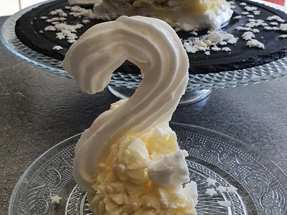Rezept: Einfacher "Baiser oder Meringe Schwan" Ganz in Weiss = kochbar Challenge 8.0 (August 2020) Bild Nr. 11113 Einfacher "Baiser oder Meringe Schwan" Ganz in Weiss = kochbar Challenge 8.0 (August 2020) - Rezept - Bild Nr. 11113