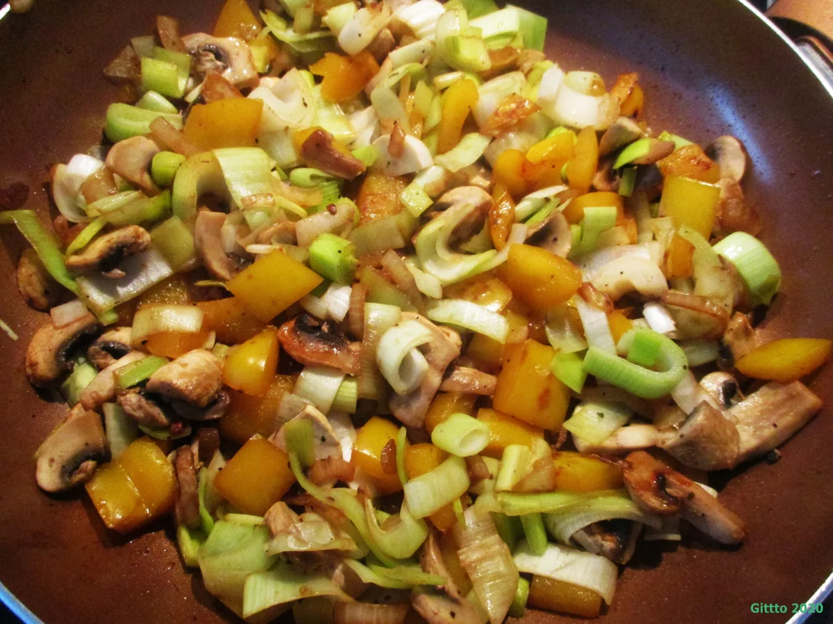 Bratwurst-Pfanne mit frischem Gemüse - Rezept - Bild Nr. 16