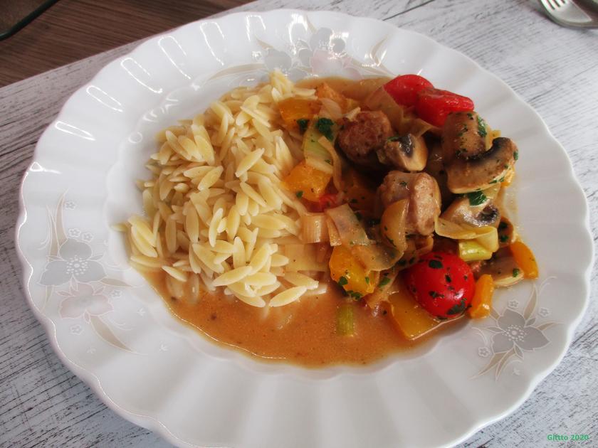 Bratwurst-Pfanne mit frischem Gemüse - Rezept - kochbar.de