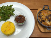 Bobotie mit Pfirsich Chutney, Cashew-Reis und Salat - Rezept - Bild Nr. 2