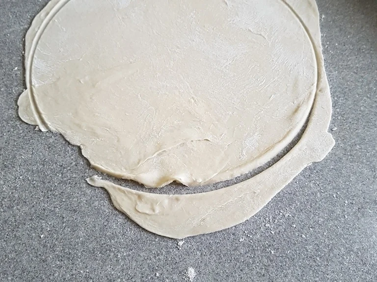 drei mal PIZZA Handmade (kleine Grösse 22 cm) - Rezept - Bild Nr. 5