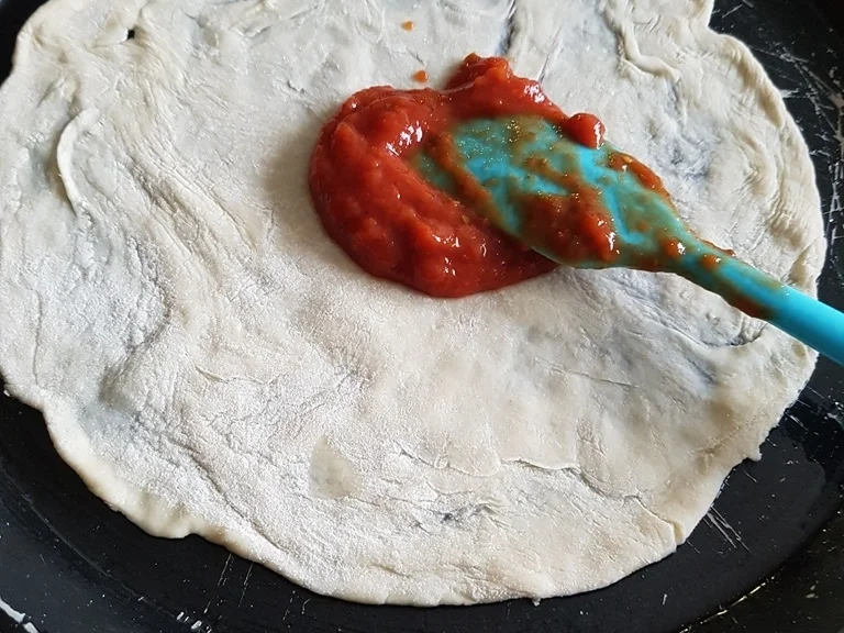 drei mal PIZZA Handmade (kleine Grösse 22 cm) - Rezept - Bild Nr. 9