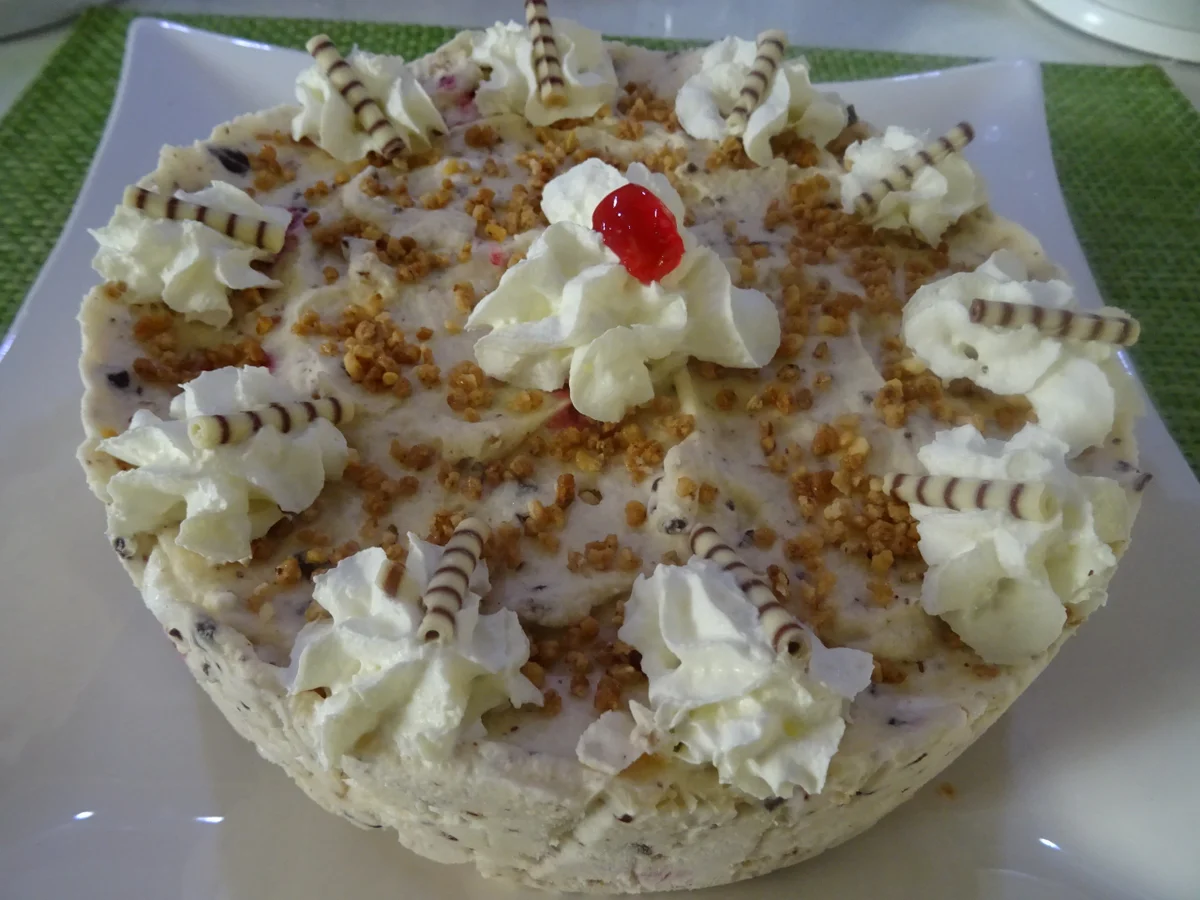 Sahne-Baiser-Eistorte mit Himbeeren - Rezept - Bild Nr. 11102