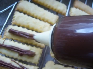 Rezept: Plätzchen: Macadamia-Nougat-Barren Bild Nr. 4 Plätzchen: Macadamia-Nougat-Barren - Rezept - Bild Nr. 4