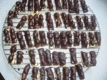 Rezept: Plätzchen: Macadamia-Nougat-Barren Bild Nr. 6 Plätzchen: Macadamia-Nougat-Barren - Rezept - Bild Nr. 6