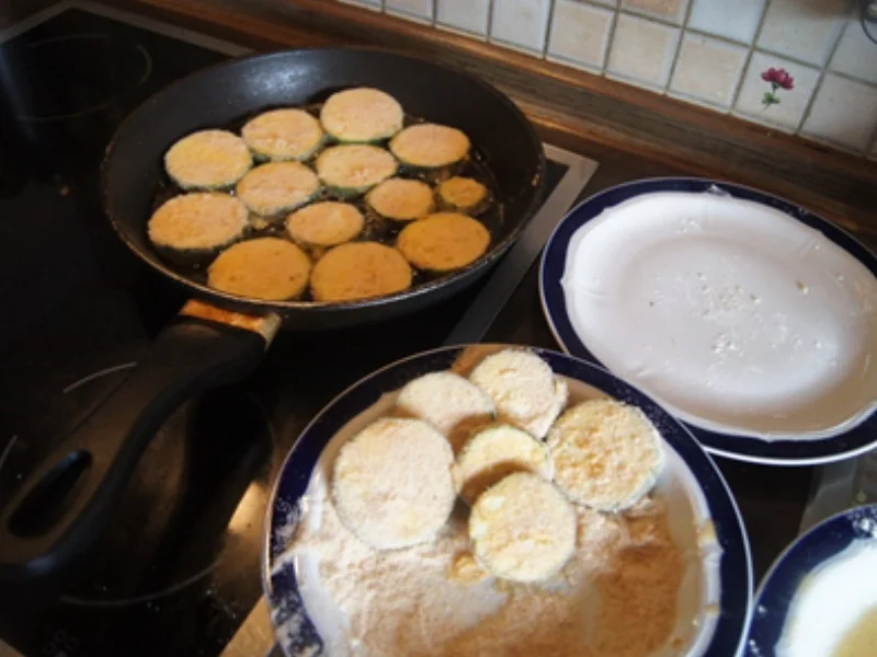 Rezept: Zweierlei Zucchini Bild Nr. 12 Zweierlei Zucchini - Rezept - Bild Nr. 12