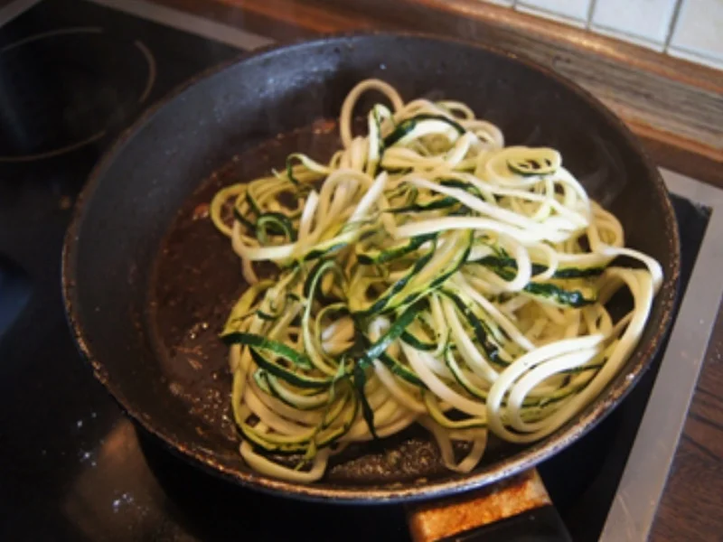 Rezept: Zweierlei Zucchini Bild Nr. 11128 Zweierlei Zucchini - Rezept - Bild Nr. 11128