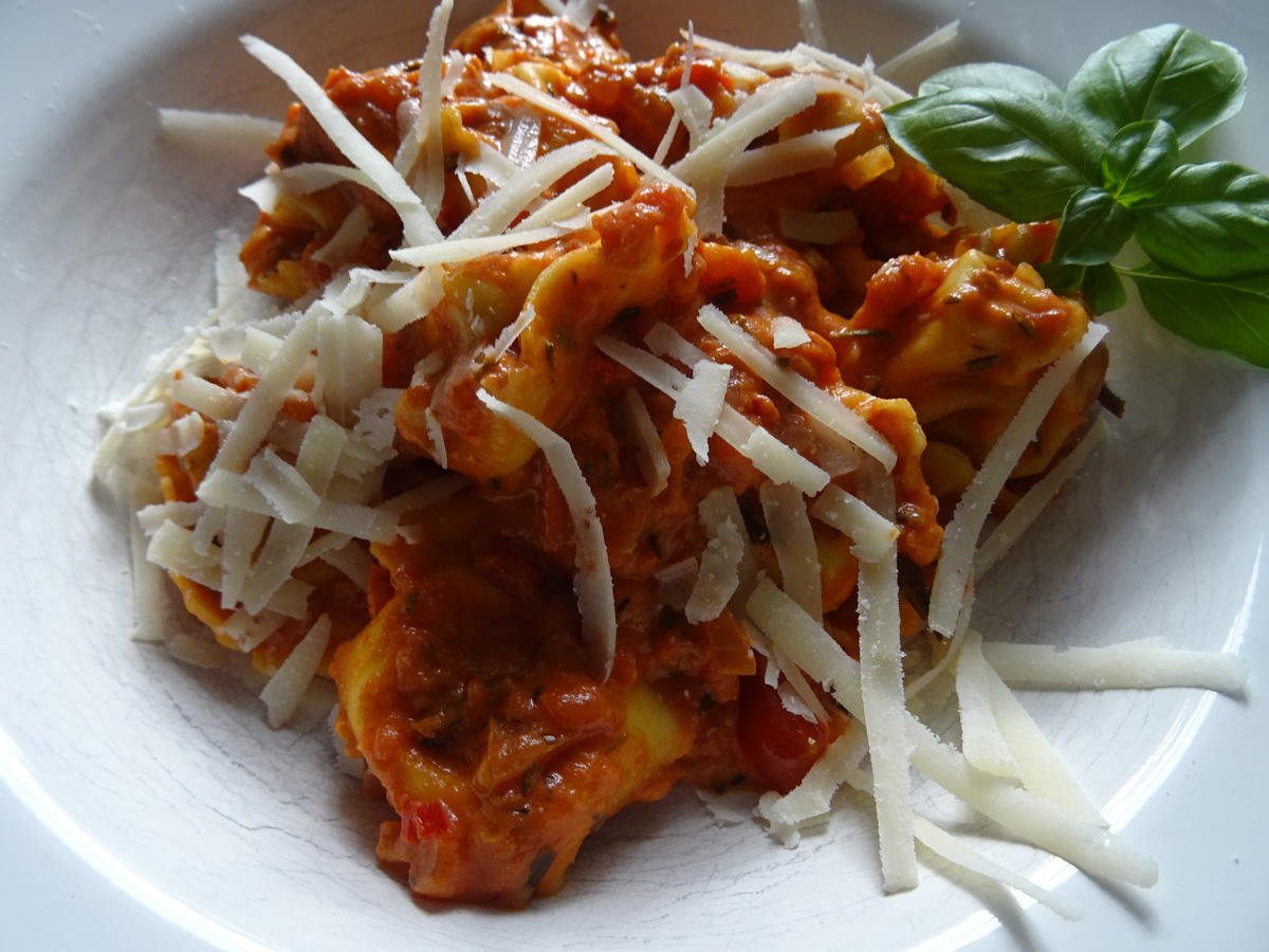 Tortellini mit Tomaten Frischkäse Soße - schnell &amp; einfach - von barbara62