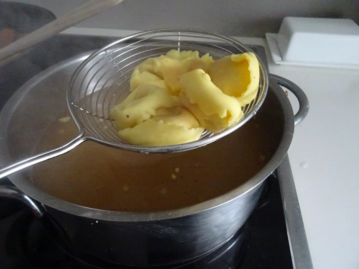 Tortellini mit Tomaten-Frischkäse-Soße - Rezept - Bild Nr. 4