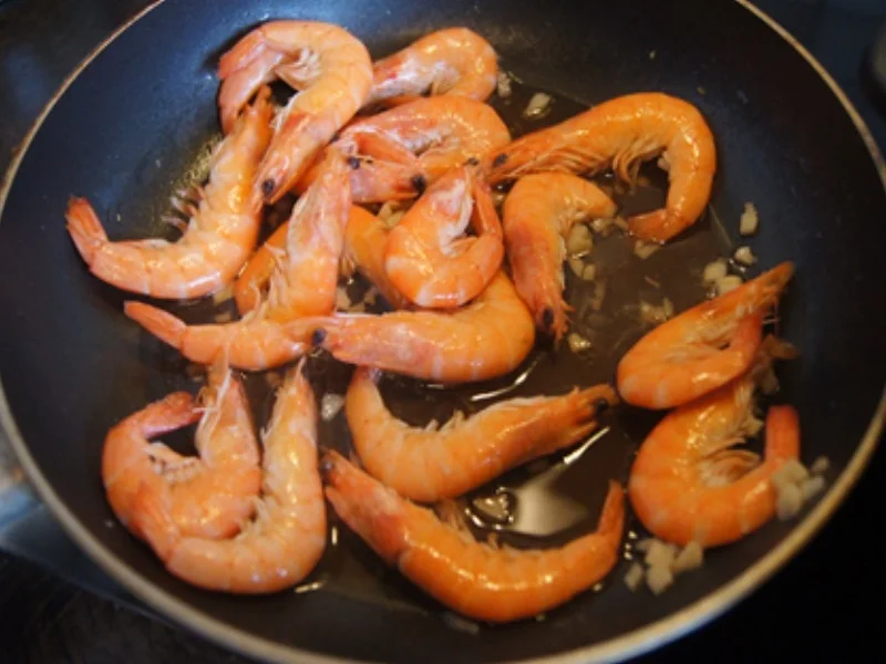 Rezept: Gedämpfte Garnelen mit Knoblauch Bild Nr. 4 Gedämpfte Garnelen mit Knoblauch - Rezept - Bild Nr. 4