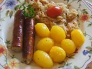 Rezept: Bratwurst mit herzhaften Sauerkraut und Drillingen Bild Nr. 2 Bratwurst mit herzhaften Sauerkraut und Drillingen - Rezept - Bild Nr. 2